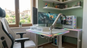 Scrivania gaming ergonomica dotata di rialzo per monitor e porta bicchiere laterale