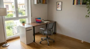 Scrivania moderna in legno e metallo per uno studio dall'estetica raffinata ed economica.