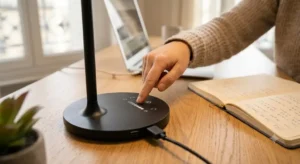 User avis lampe de bureau led eye protection test while reading books at night.