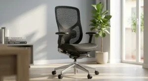 Illustrazione di una sedia ergonomica in rete traspirante nera progettata per il massimo comfort operativo. 

