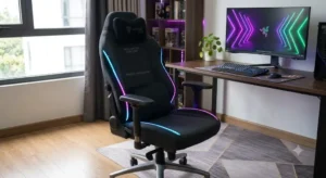 Sedia gaming con effetti di illuminazione LED RGB integrati lungo lo schienale